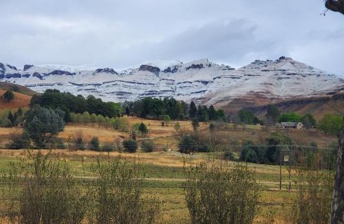 Drakensberg Gardens House | Mashai Rest Rondavel