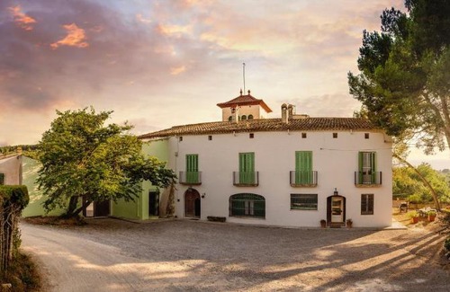 Torrelavit Villa | Masia Can Comas