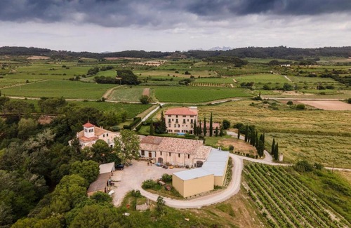 Torrelavit Villa | Masia Can Comas
