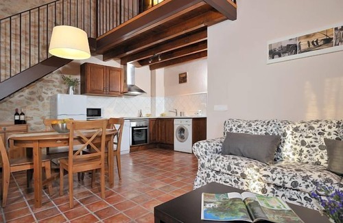 Banyeres del Penedes Cottage | Masia Casa Roja for 5 people