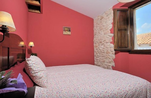 Banyeres del Penedes Cottage | Masia Casa Roja for 5 people