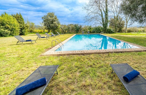 Llagostera Villa | Masia Marco Lux, ideal for families with large outdoor area and swimming pool.
