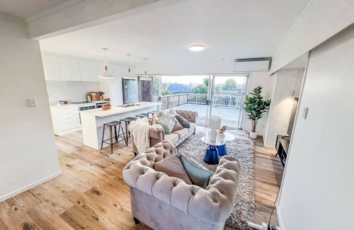 Pakuranga House | Masina & Moana cosy guest homes in East Auckland, ideal for large groups.