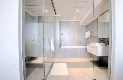 Sandown Apartment | Masingita Towers - Luxury Queen Room