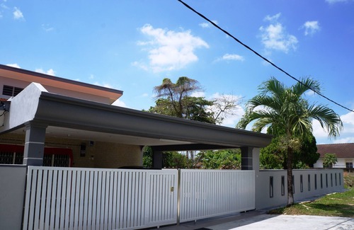 Bukit Baru House | Mason's Bungalow - event house/homestay to fit up to 16+ pax