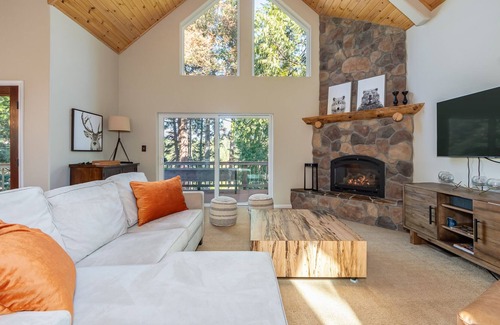 Arnold Cabin | Masons Lair - Private Hot Tub/BLS