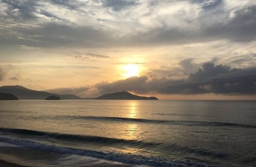 Caraguatatuba House | Massaguacu beach, upper house, barbecue area, clean and cozy