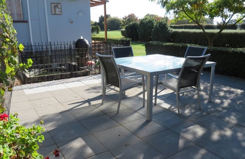 Rotoorangi Cottage | Massey Country Cottage - 11 Kms to Lake Karapiro and 7 Kms to Cambridge Center
