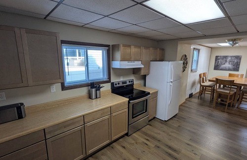 West Baraboo House | Massive 2-bedroom lower unit with fast WI-FI & in unit washer/dryer