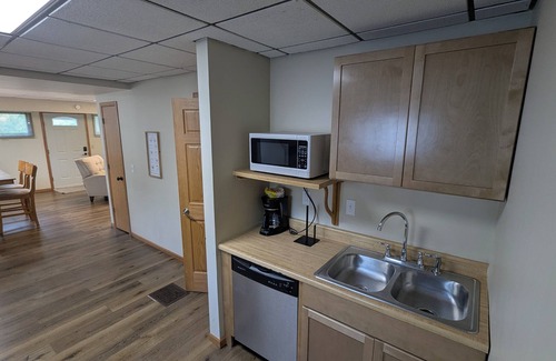 West Baraboo House | Massive 2-bedroom lower unit with fast WI-FI & in unit washer/dryer