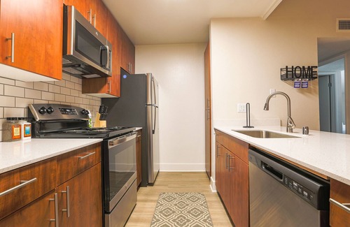 Ivey Ranch - Rancho Del Oro Apartment | Massive 2 Bedroom Oceanside Apartment+GYM+Pool+Spa+King bed+2 Queen beds