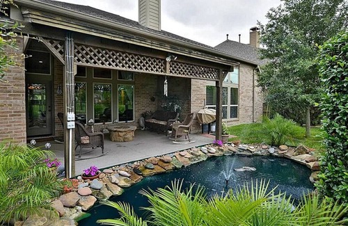 Houston House | Massive 4 bedroom in great neighborhood!