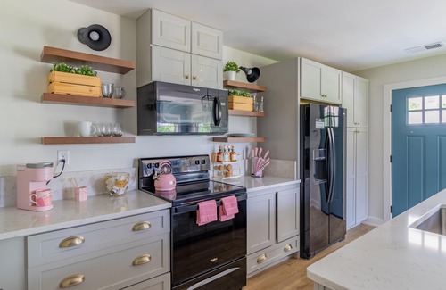 East Midtown House | Massive 4 houses on one property perfect for family reunion and weddings