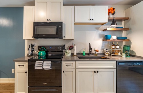 East Midtown House | Massive 4 houses on one property perfect for family reunion and weddings