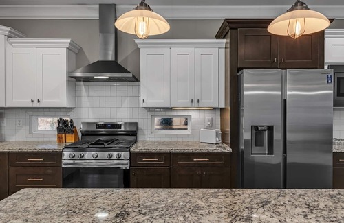 Talbot's Corner House | Massive 4BR/3BA Home, 8 Min. to Downtown w/Hot Tub (1of2)