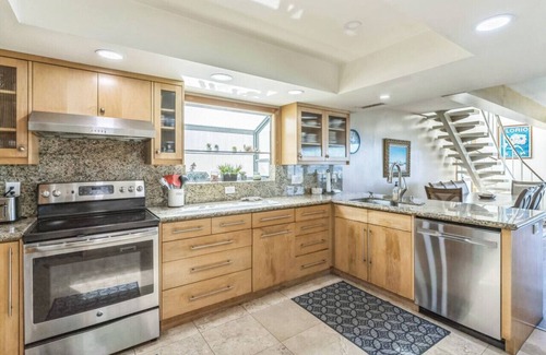 Capistrano Beach House | Massive 5 bedroom overlooking the water!