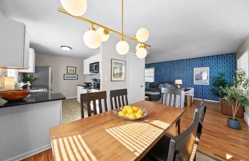 Rosedale House | Massive 5 bedroom with hot tub/Close to Plaza