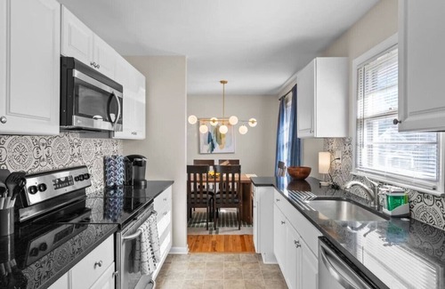 Rosedale House | Massive 5 bedroom with hot tub/Close to Plaza