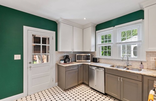 Potomac West Apartment | Massive 5BR Historic CozySuites House