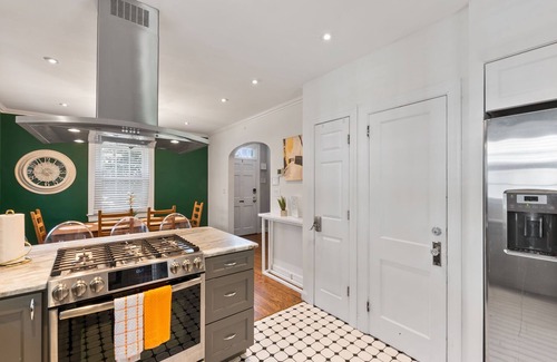 Potomac West Apartment | Massive 5BR Historic CozySuites House