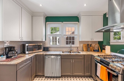 Potomac West Apartment | Massive 5BR Historic CozySuites House