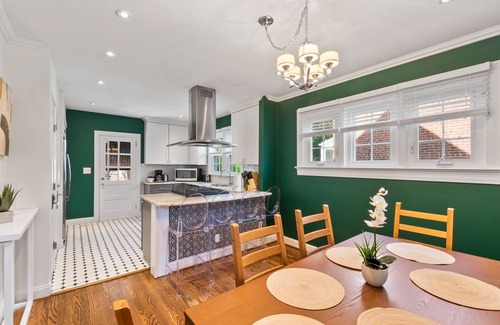 Potomac West Apartment | Massive 5BR Historic CozySuites House