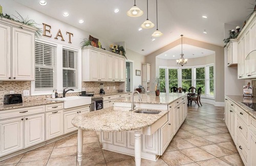 Matthews House | Massive 6 Bed-Perfect 4 Groups