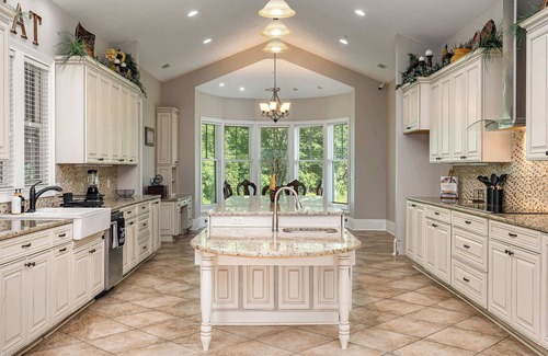 Matthews House | Massive 6 Bed-Perfect 4 Groups