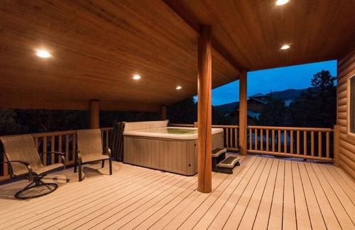 Zion National Park East Entrance Cabin | MASSIVE 9 BEDROOM LUXURY CABIN! PERFECT FOR REUNIONS AND RETREATS!