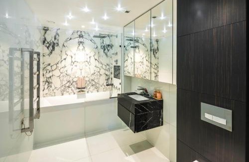 West Kensington Apartment | Massive duplex luxury apartment on Kensington Highstreet