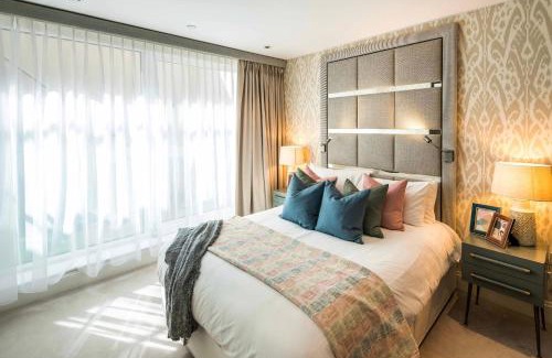 West Kensington Apartment | Massive duplex luxury apartment on Kensington Highstreet