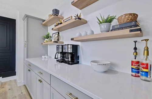 Meridian House | Massive Gathering Home with Ballroom - Sleeps 32+