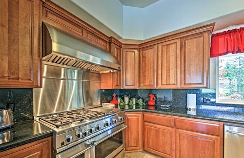 Sagle House | Massive, Grand Chic Getaway on Pend Oreille River!