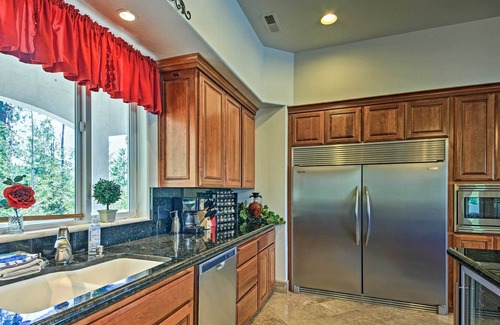 Sagle House | Massive, Grand Chic Getaway on Pend Oreille River!