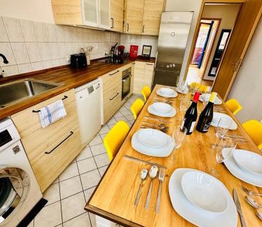 Suedvorstadt Apartment | Massive Karli Loft - over 130 meters floor space - home theater room - 4 private sleeping areas - best location in Leipzig