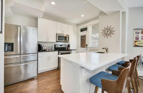 Park View House | Massive Mid-Century Marvel 5 Bedrooms and Parking
