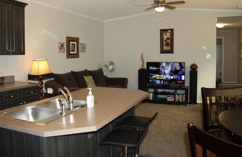 Sicamous House | Massive Patio with BBQ, Pet Friendly