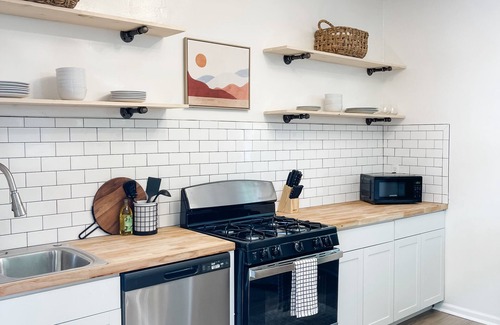 Lenox Apartment | Massive Penthouse Style Apartment, indoor basketball hoop!