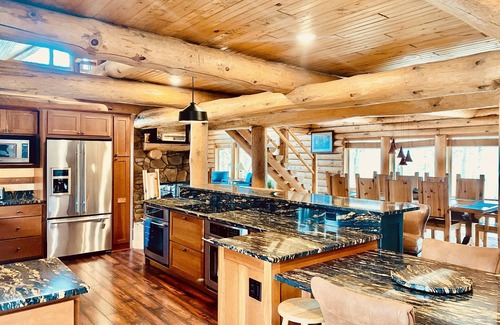 Fenton House | Massive Private Family Log Cabin Lodge: Pool, Pickleball-Fun for All! 100+ acres