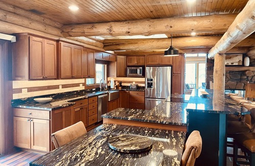 Fenton House | Massive Private Family Log Cabin Lodge: Pool, Pickleball-Fun for All! 100+ acres