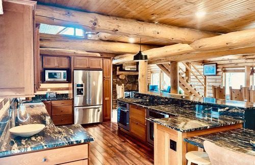 Fenton House | Massive Private Family Log Cabin Lodge: Pool, Pickleball-Fun for All! 100+ acres