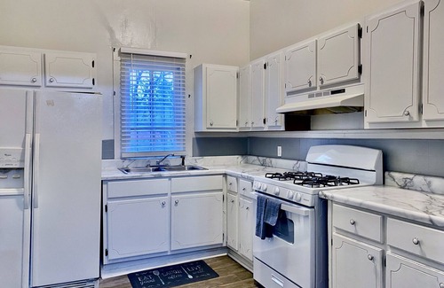 Selma House | MASSIVE THREE BEDROOM HOME IN SELMA