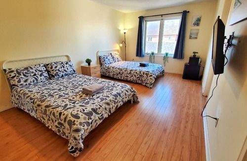 Village at York University House | Master bedroom at YorkU with parking. Walk to subway