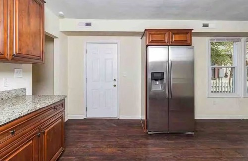 Norfolk House | Master bedroom near Norfolk Base Ocean View