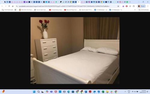 Southeast Edmonton House | Master Bedroom private bathroom 23 minutes airport
