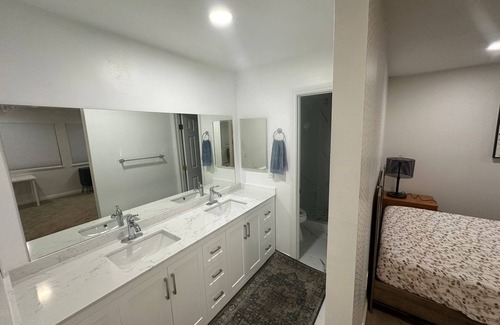 Rancho Bernardo House | Master bedroom-Rancho Bernardo