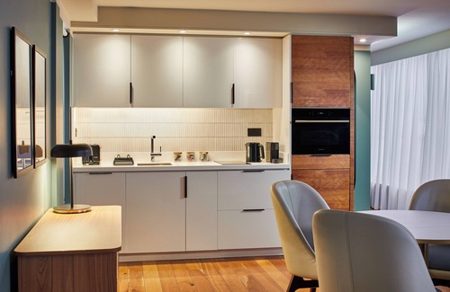 Farringdon Apartment | master Farringdon