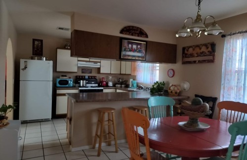 Las Cruces House | Master Room Near Downtown (For Ladies Only)