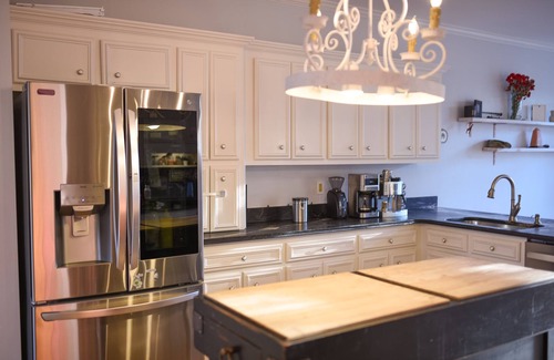 Martinez House | MASTER'S TOURNAMENT RENTAL - GATED COMMUNITY - WHOLE HOUSE - 2 OWNER'S SUITES