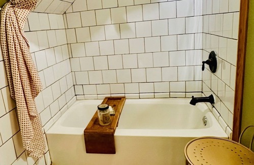 San Marcos Bed & Breakfast | Master Suite at the Honeycomb (shared house)